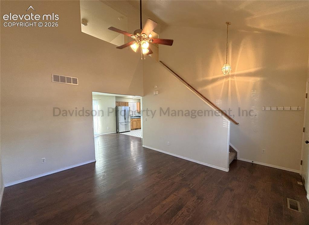 Image 3 of 11: Living Room