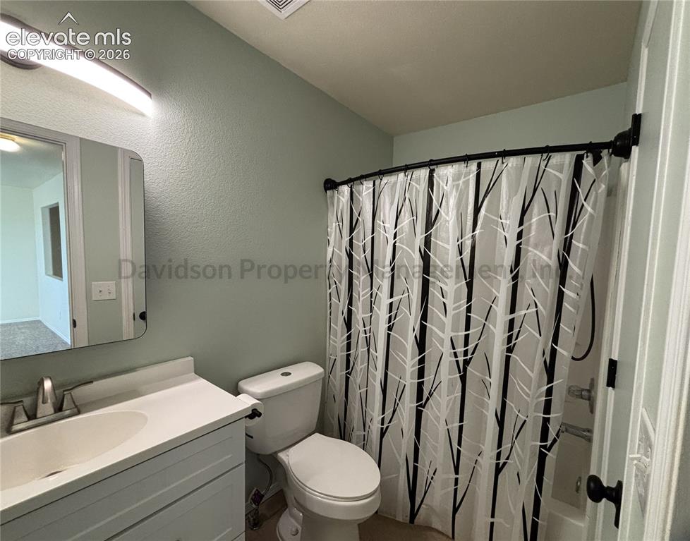 Image 9 of 11: Bathroom