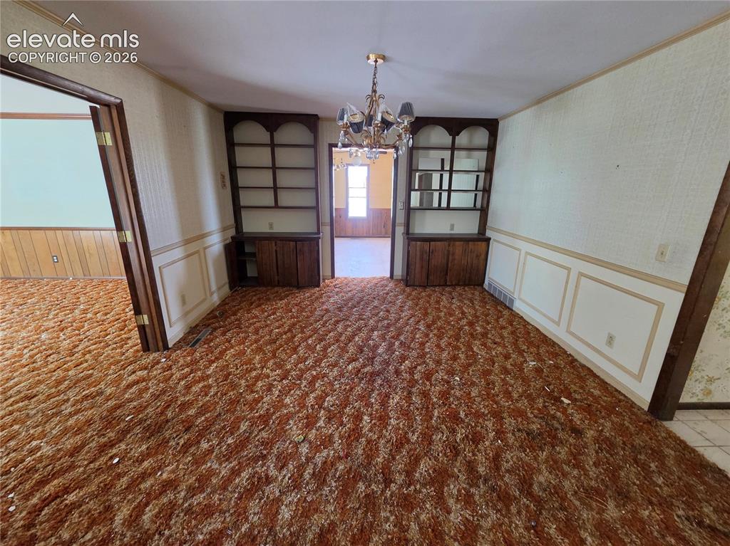 Image 4 of 17: Dining Area