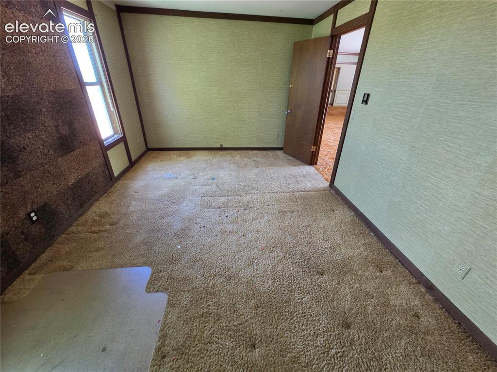Image 6 of 17: Office