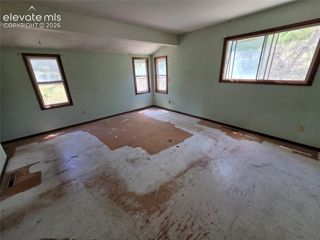 Image 8 of 17: Bedroom