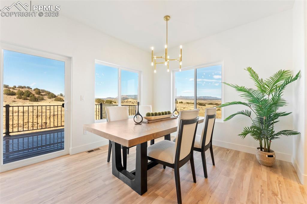 Image 12 of 34: Dining Area