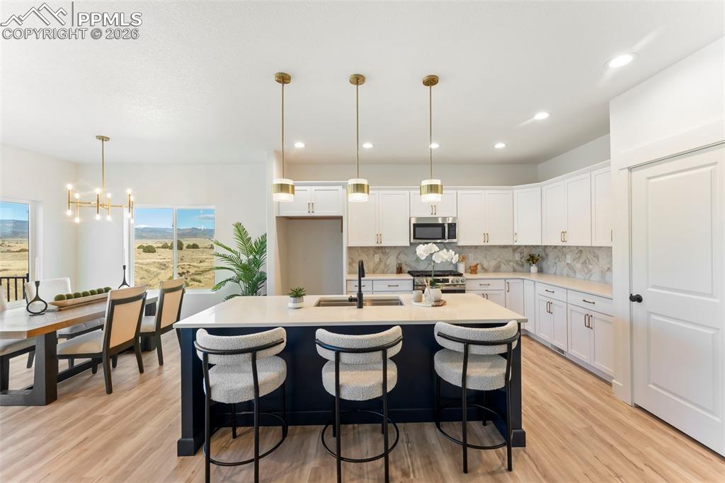 Image 14 of 34: Kitchen