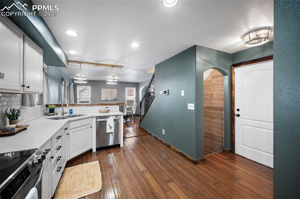 Image 12 of 41: Kitchen