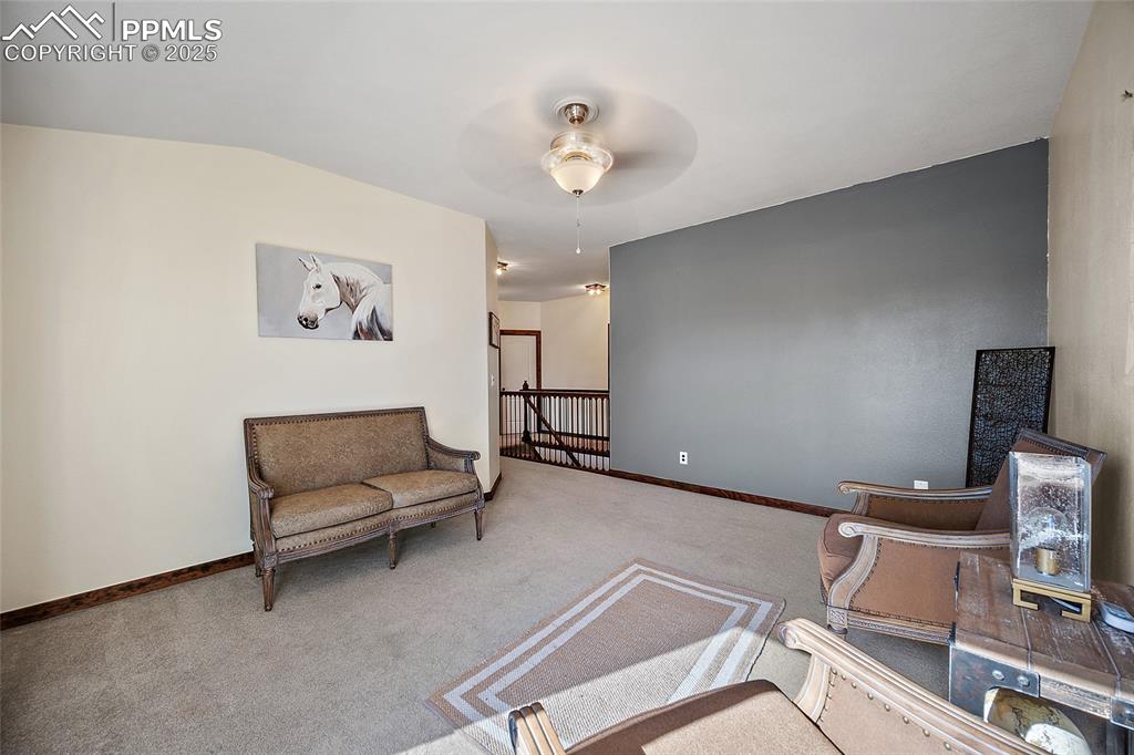 Image 18 of 41: Sitting Room