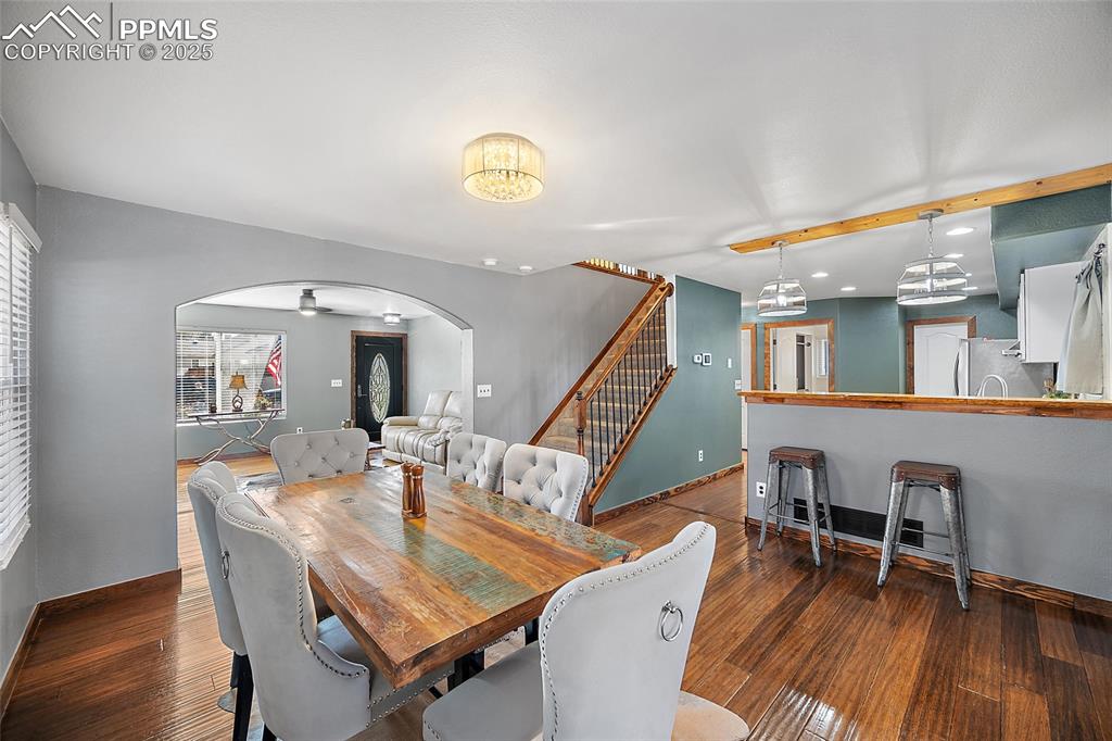 Image 23 of 41: Dining Area