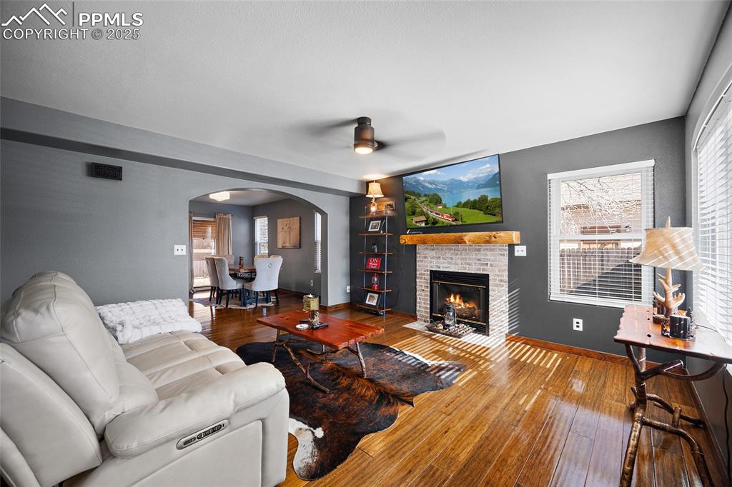 Image 3 of 41: Living Room