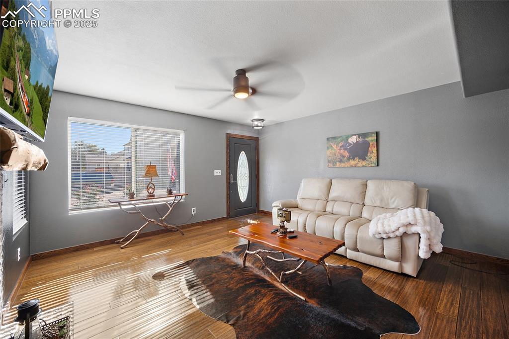 Image 5 of 41: Living Room