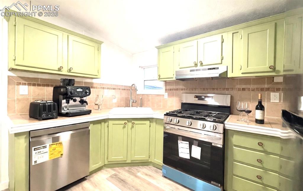 Image 2 of 42: Kitchen