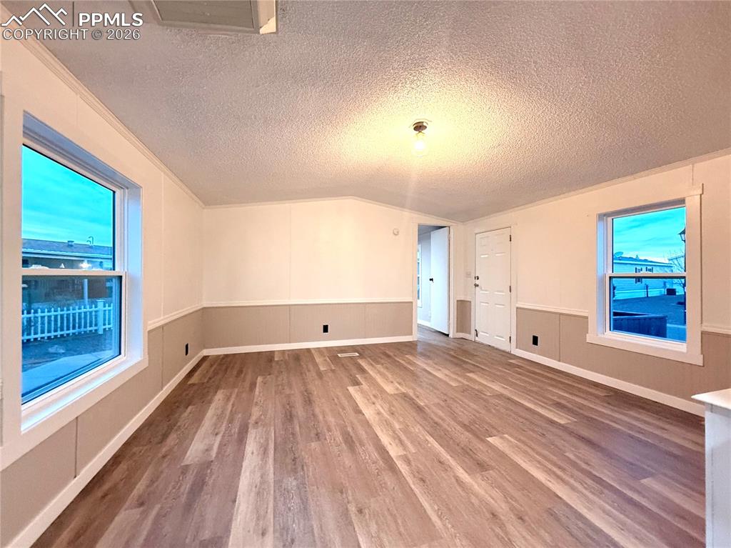 Image 20 of 42: Bonus Room