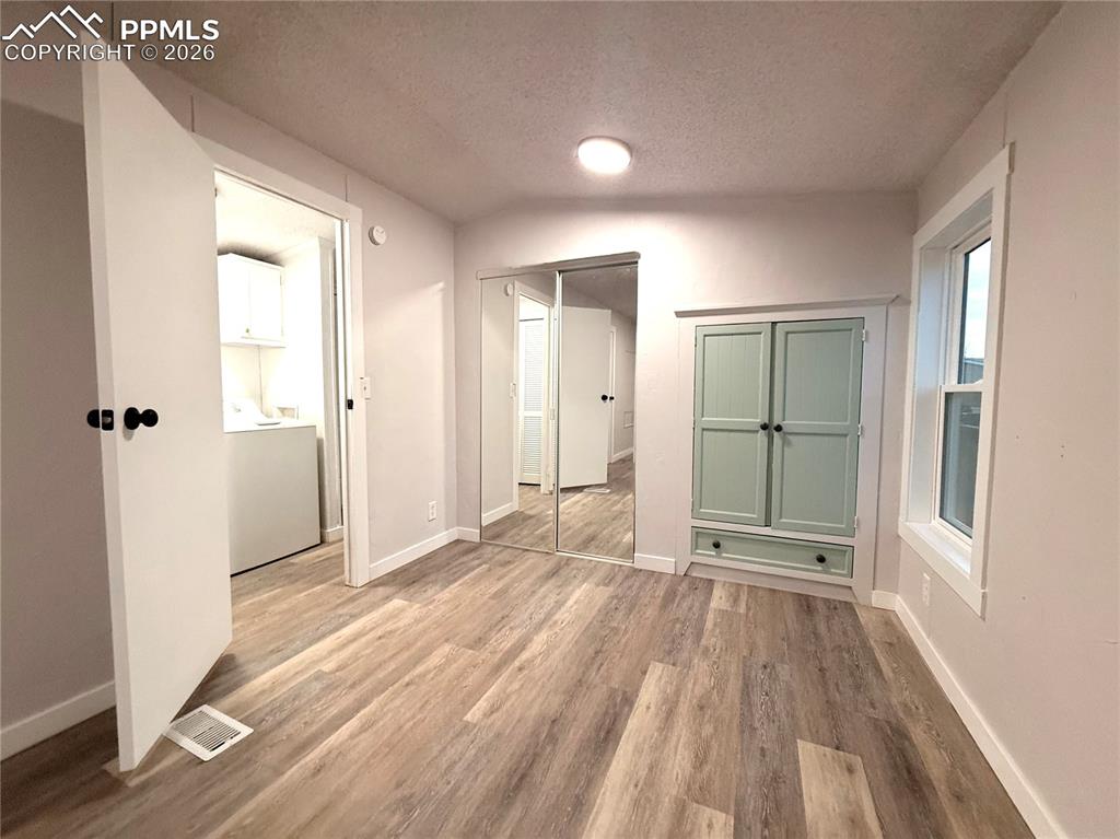 Image 23 of 42: Bedroom