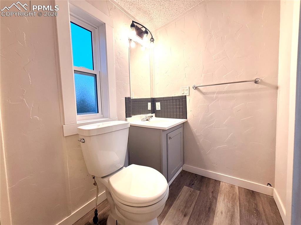 Image 27 of 42: Bathroom