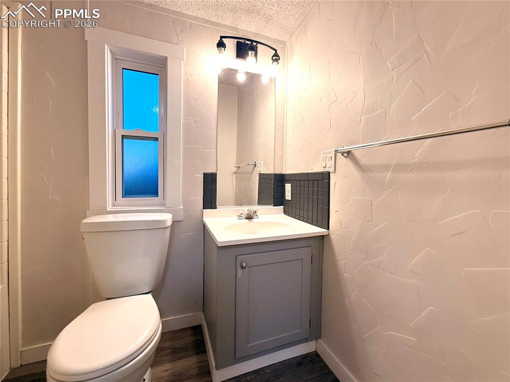 Image 28 of 42: Bathroom