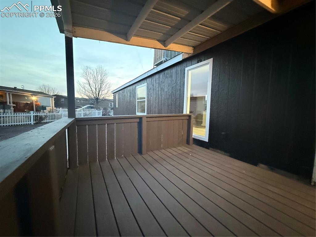 Image 41 of 42: Deck