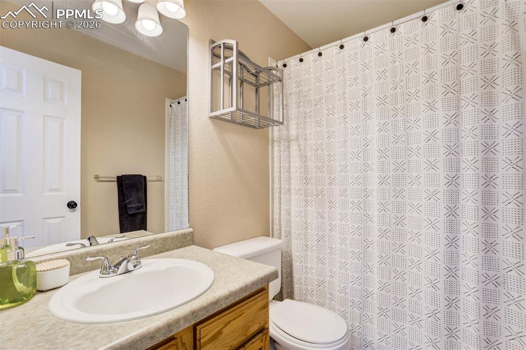 Image 19 of 42: Bathroom