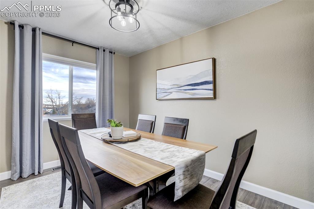 Image 5 of 42: Dining Area