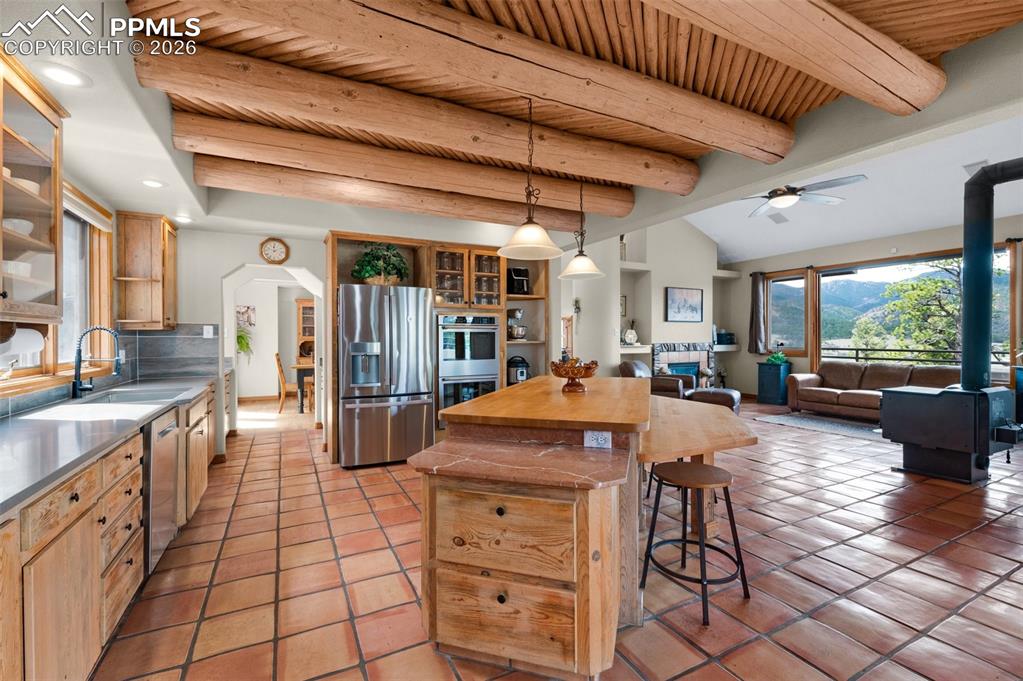 Image 14 of 48: Kitchen