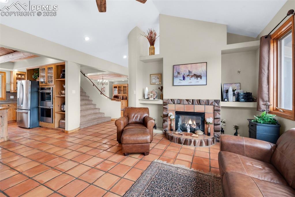 Image 18 of 48: Dining Area