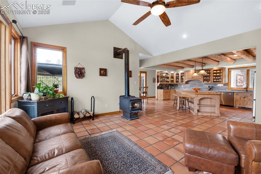 Image 19 of 48: Deck