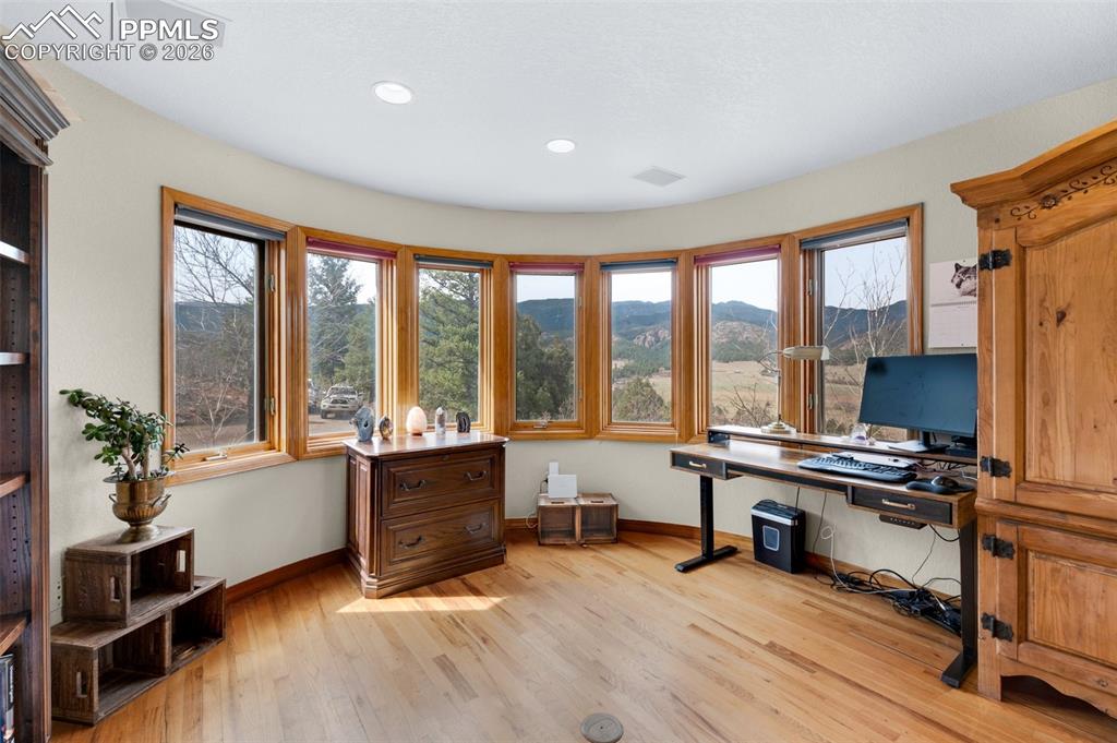 Image 20 of 48: Living Room