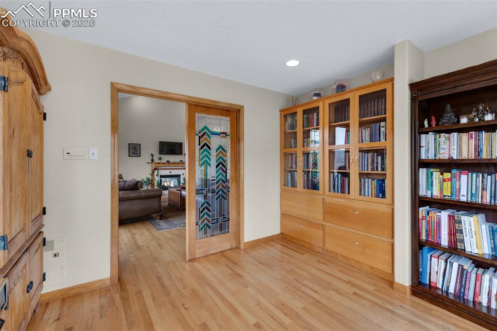 Image 21 of 48: Living Room