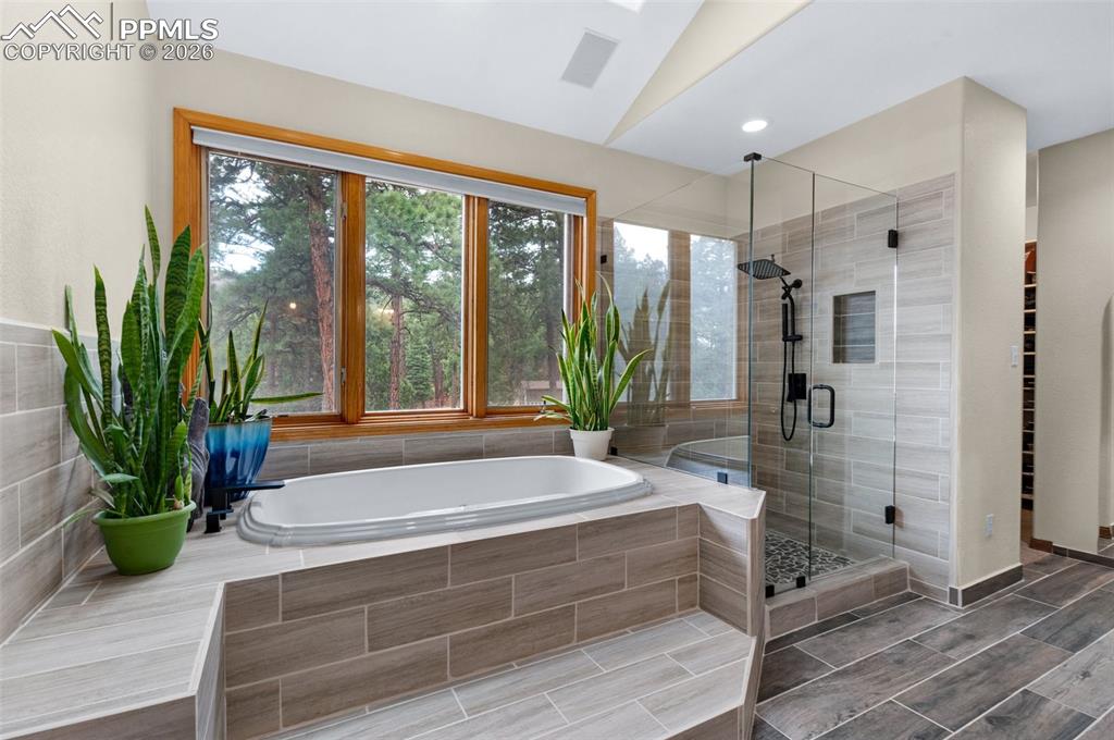 Image 24 of 48: Office