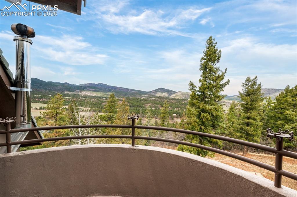 Image 29 of 48: Laundry