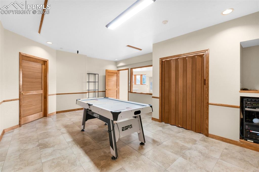 Image 38 of 48: Bathroom