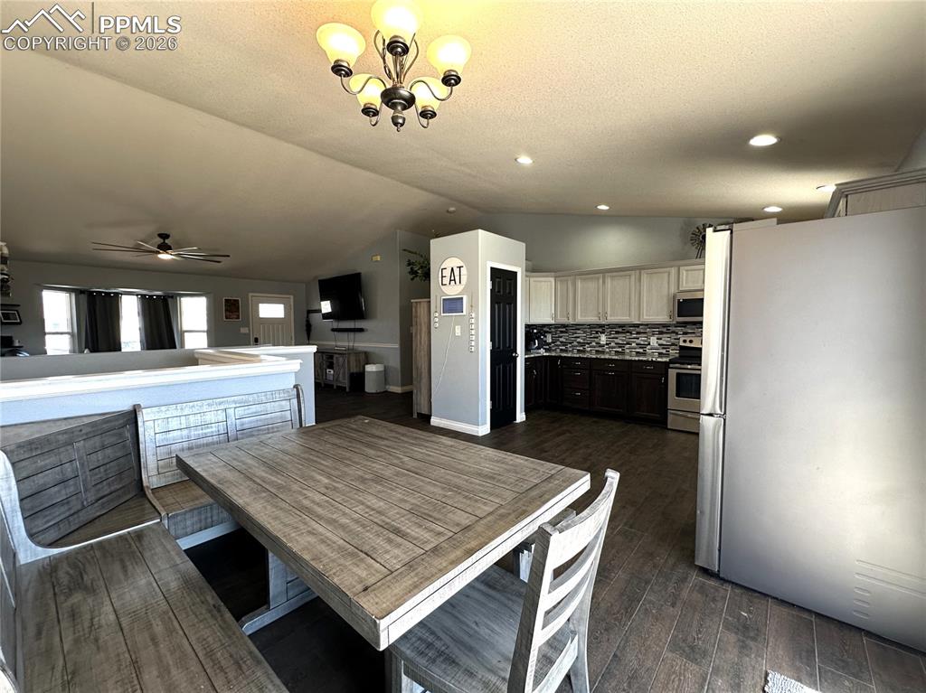 Image 3 of 20: Dining Area