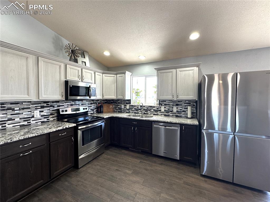 Image 5 of 20: Kitchen