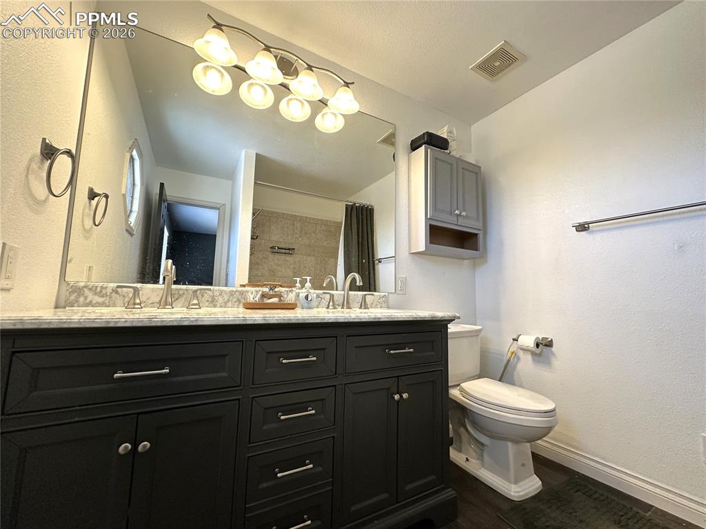 Image 7 of 20: Bathroom