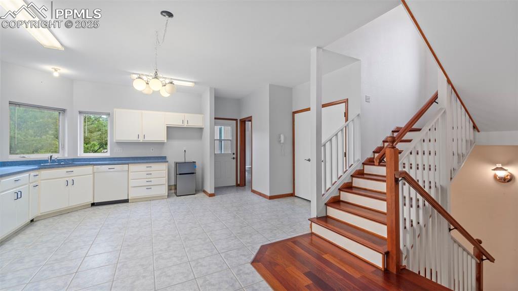 Image 12 of 42: Kitchen