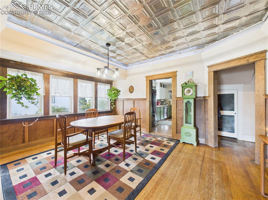 Image 11 of 37: Dining Area