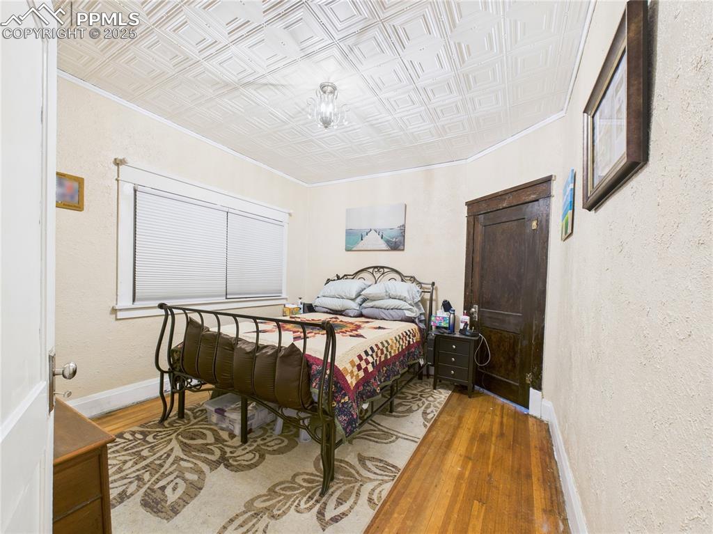 Image 17 of 37: Bedroom