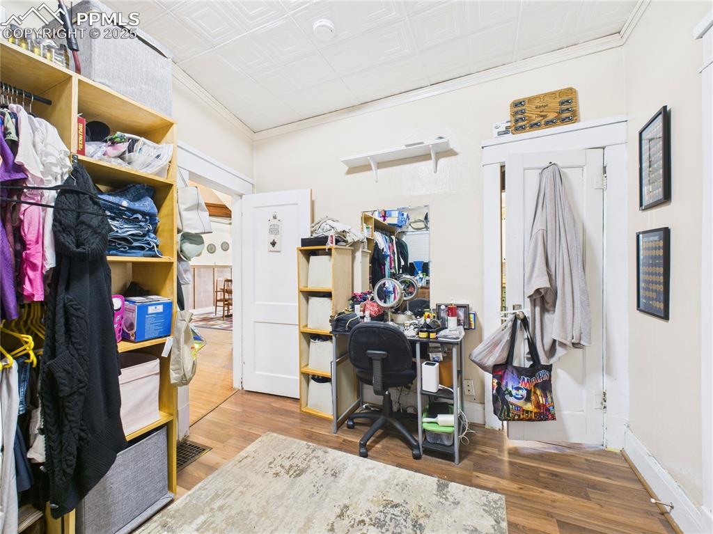 Image 20 of 37: Office