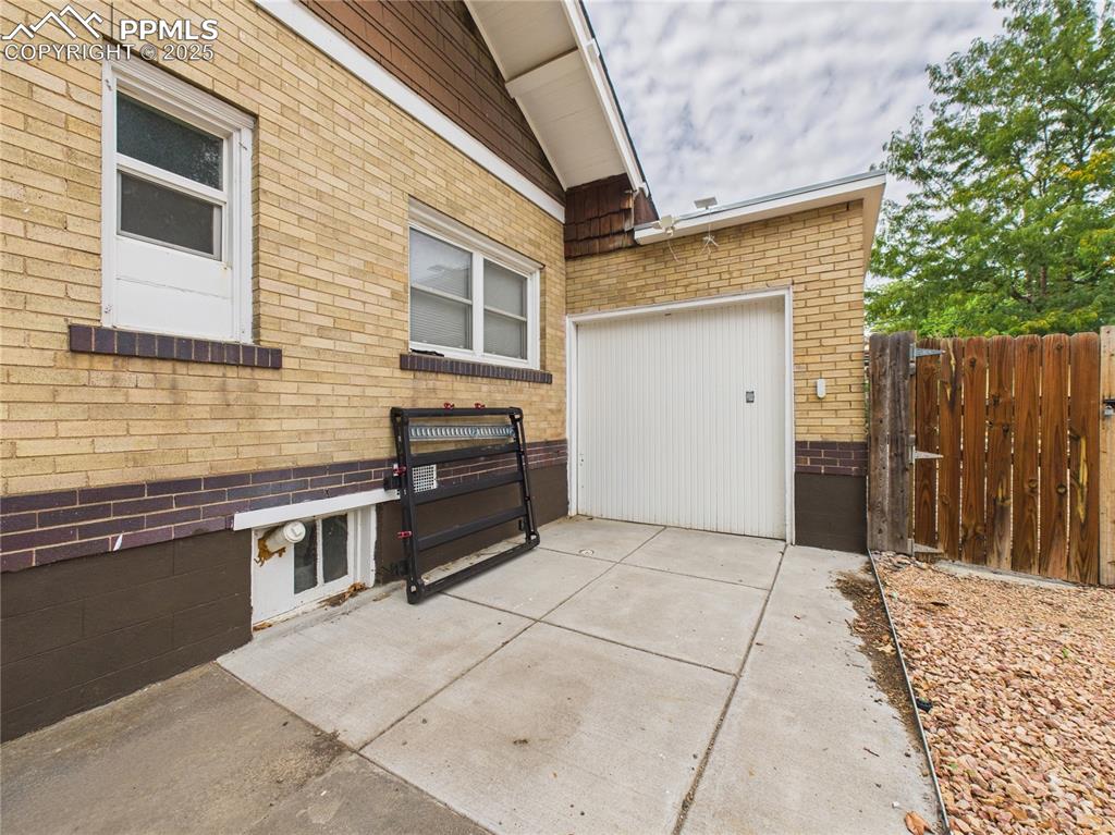 Image 4 of 37: Patio