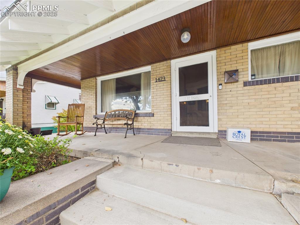 Image 5 of 37: Entry