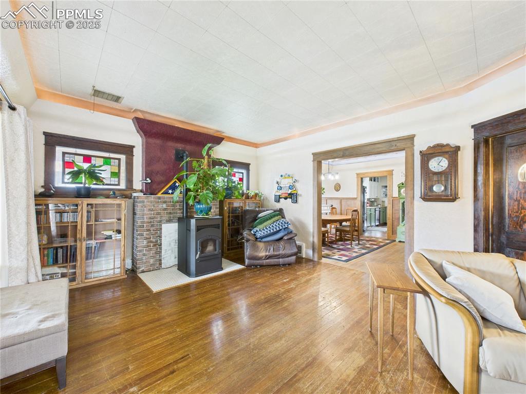 Image 6 of 37: Living Room