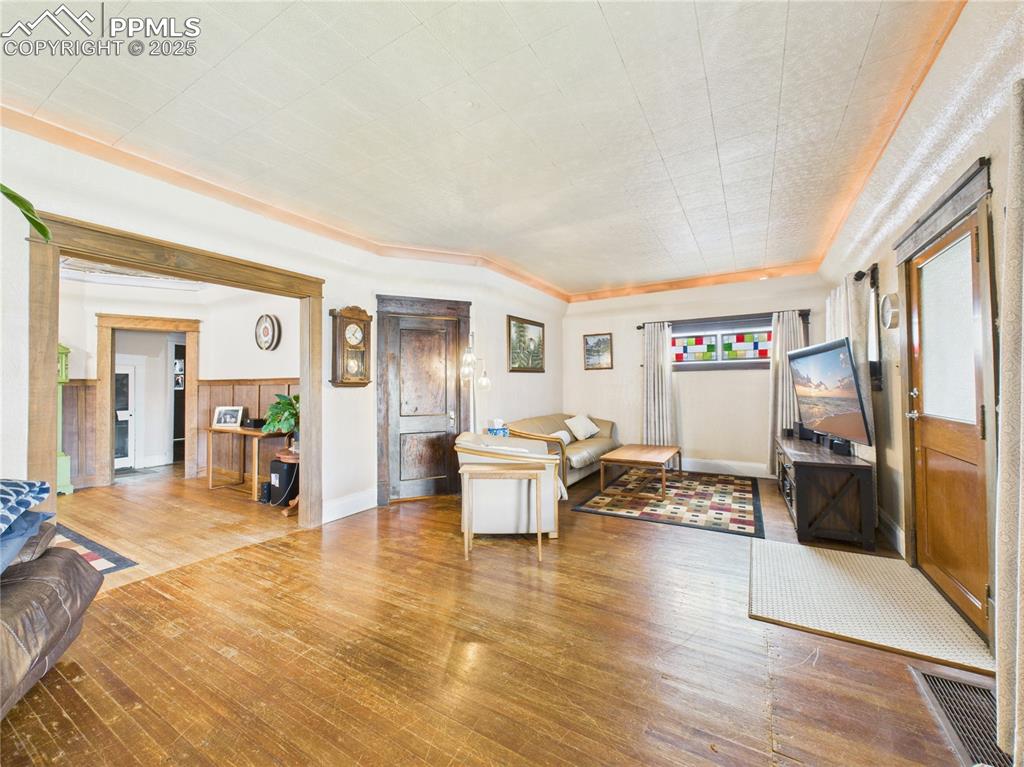 Image 7 of 37: Living Room