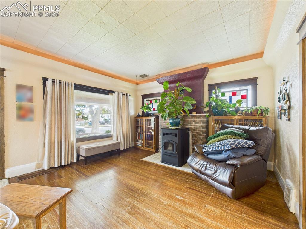 Image 9 of 37: Living Room