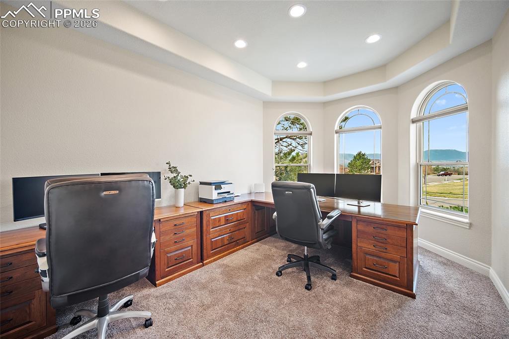 Image 10 of 50: Office