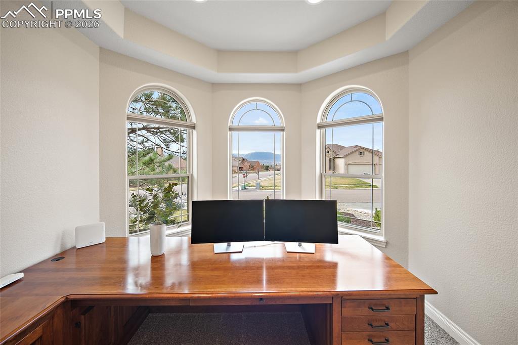 Image 11 of 50: Office