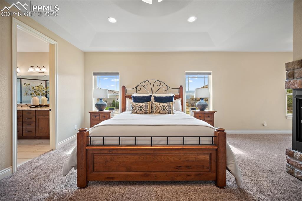 Image 14 of 50: Bedroom