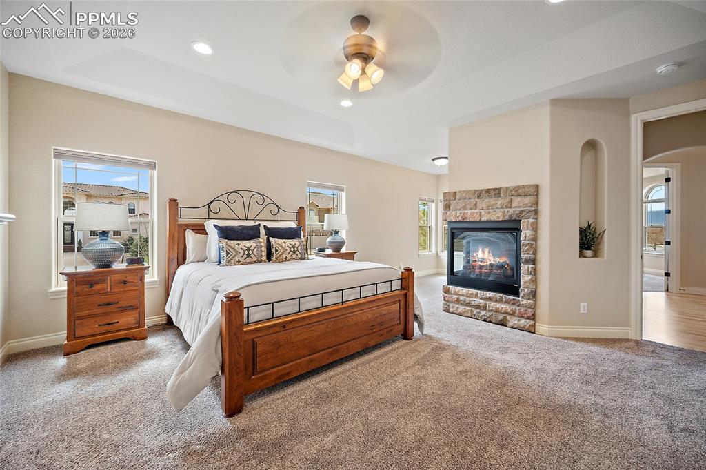 Image 15 of 50: Bedroom