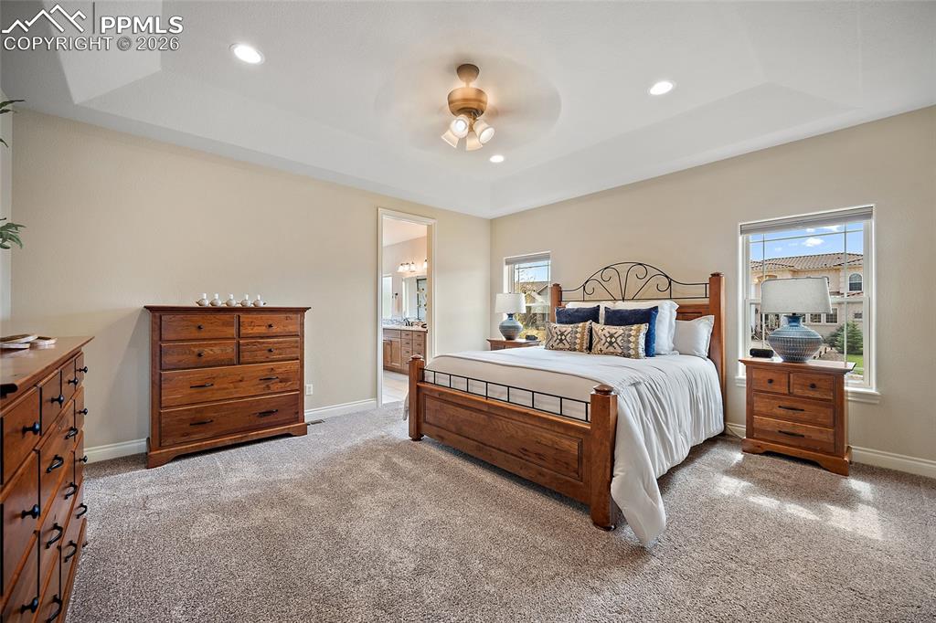 Image 16 of 50: Bedroom