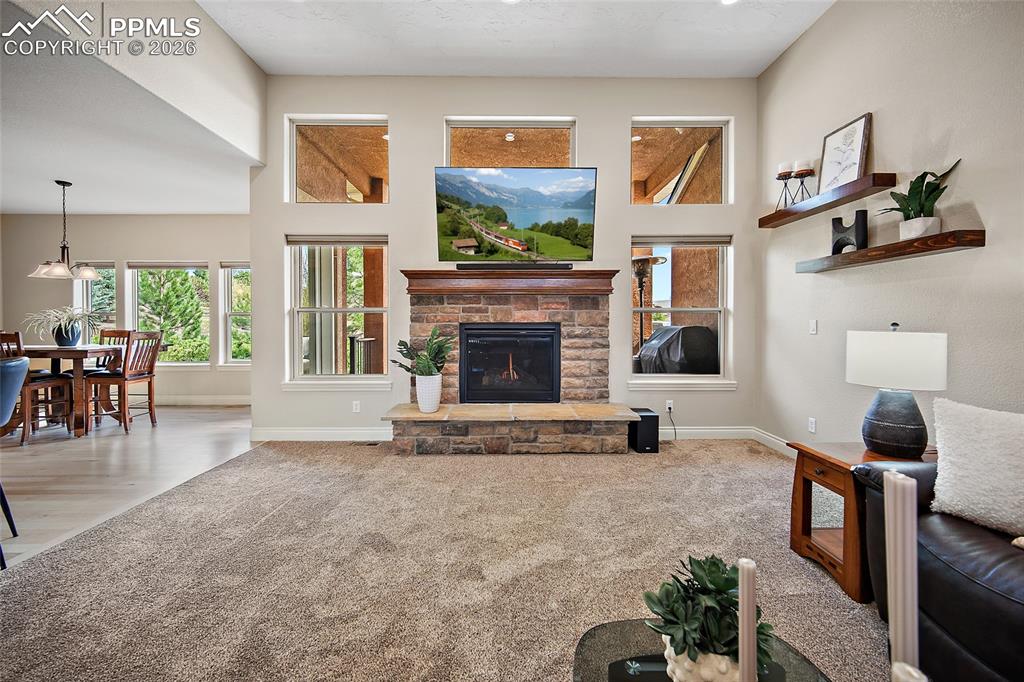 Image 22 of 50: Living Room