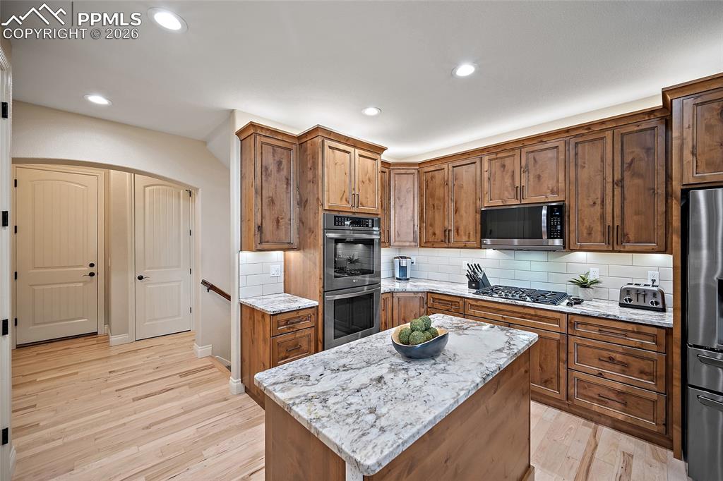 Image 27 of 50: Kitchen