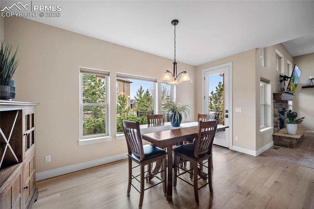 Image 28 of 50: Dining Area