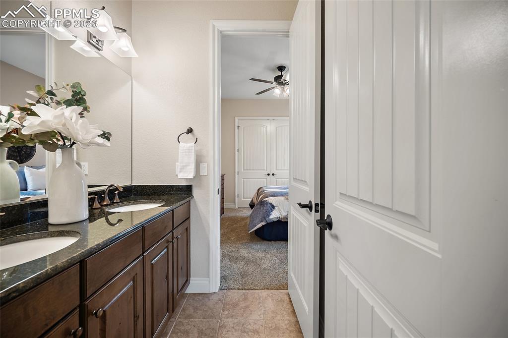 Image 30 of 50: Bathroom