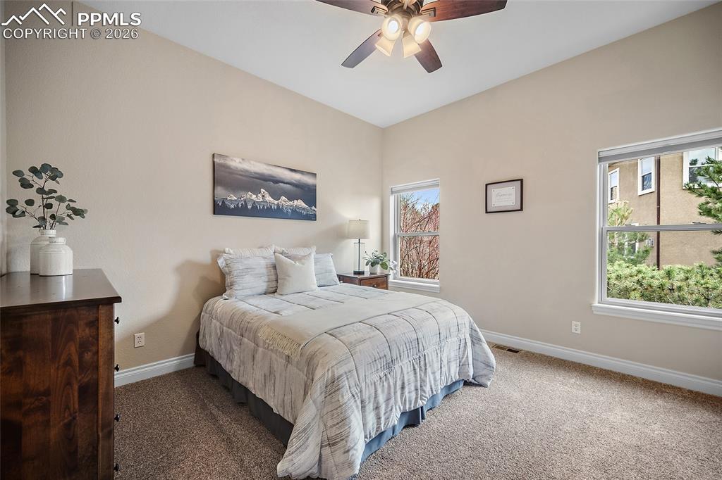 Image 31 of 50: Bedroom